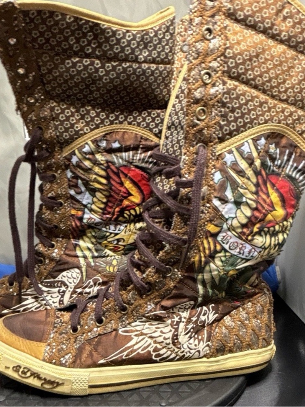 High-Top Lace-Up Woman’s Boots in Brown with Wing Graphic